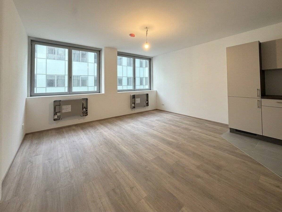 Ideally laid out 2-room first occupancy directly next to Längenfeldgasse U4 U6 station with cooling