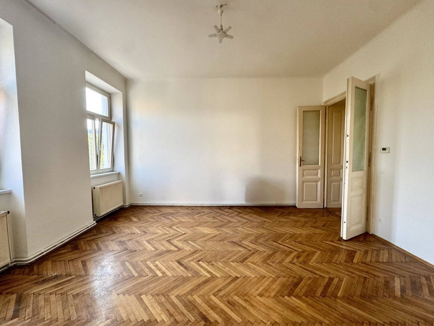 2-room old building apartment at Keplerplatz for rent