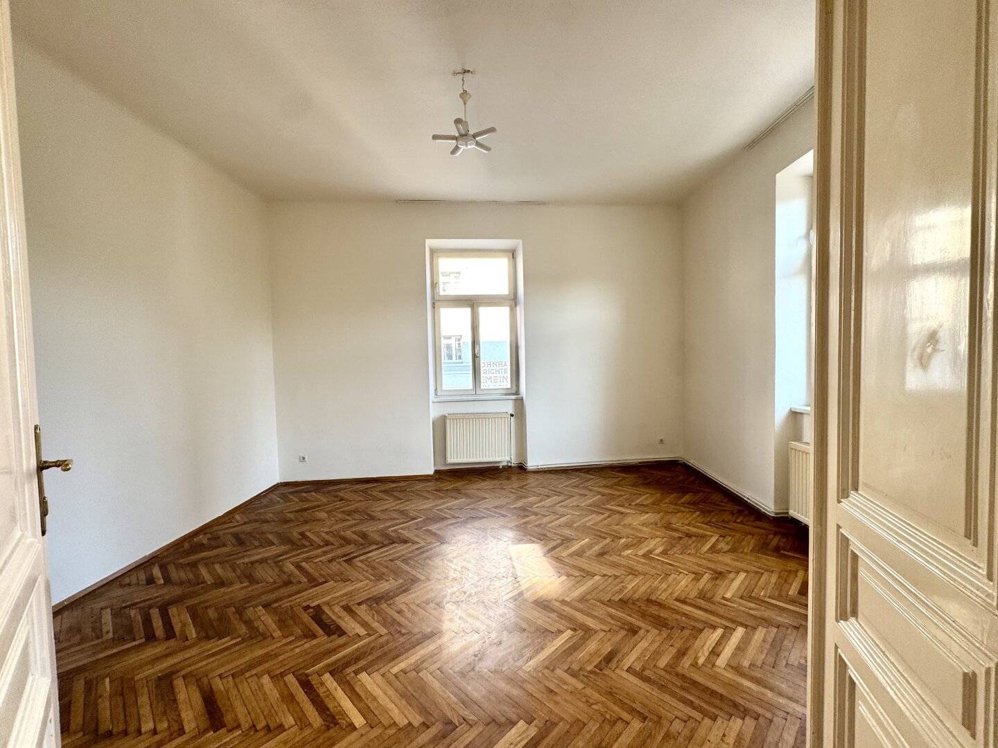 2-room old building apartment at Keplerplatz for rent