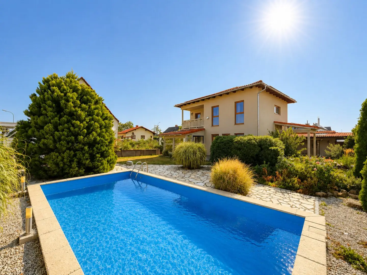 Living with a holiday feeling: Single-family house with pool and sauna