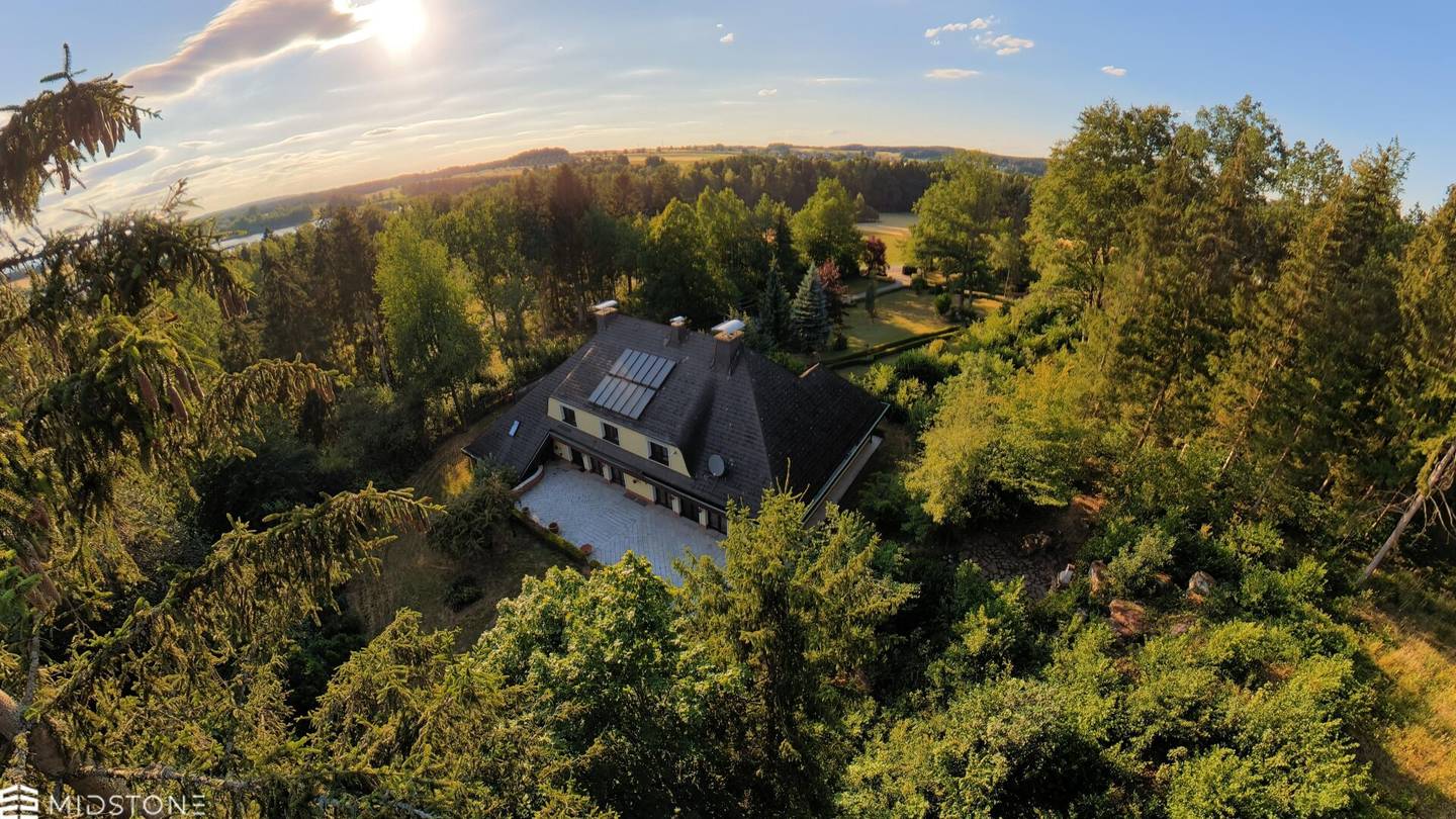 Repräsentative Villa mit parkähnlichem Garten und vielseitigen Nutzungsmöglichkeiten