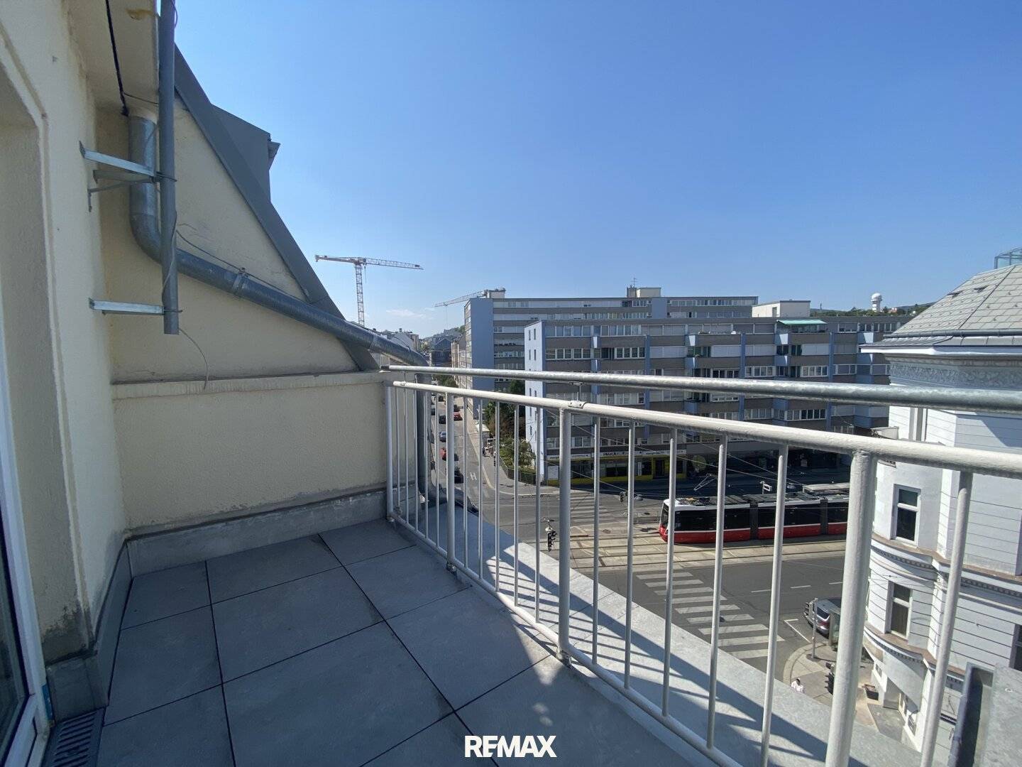 Attic apartment with terrace near U4/S-Bahn, Wertheimsteinpark and Donaukanal