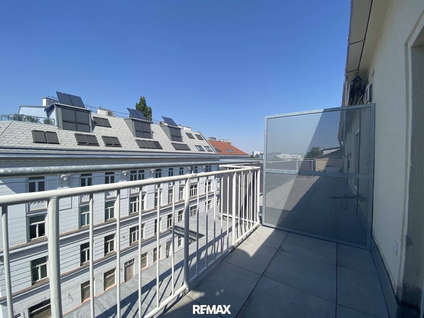 Attic apartment with terrace near U4/S-Bahn, Wertheimsteinpark and Donaukanal