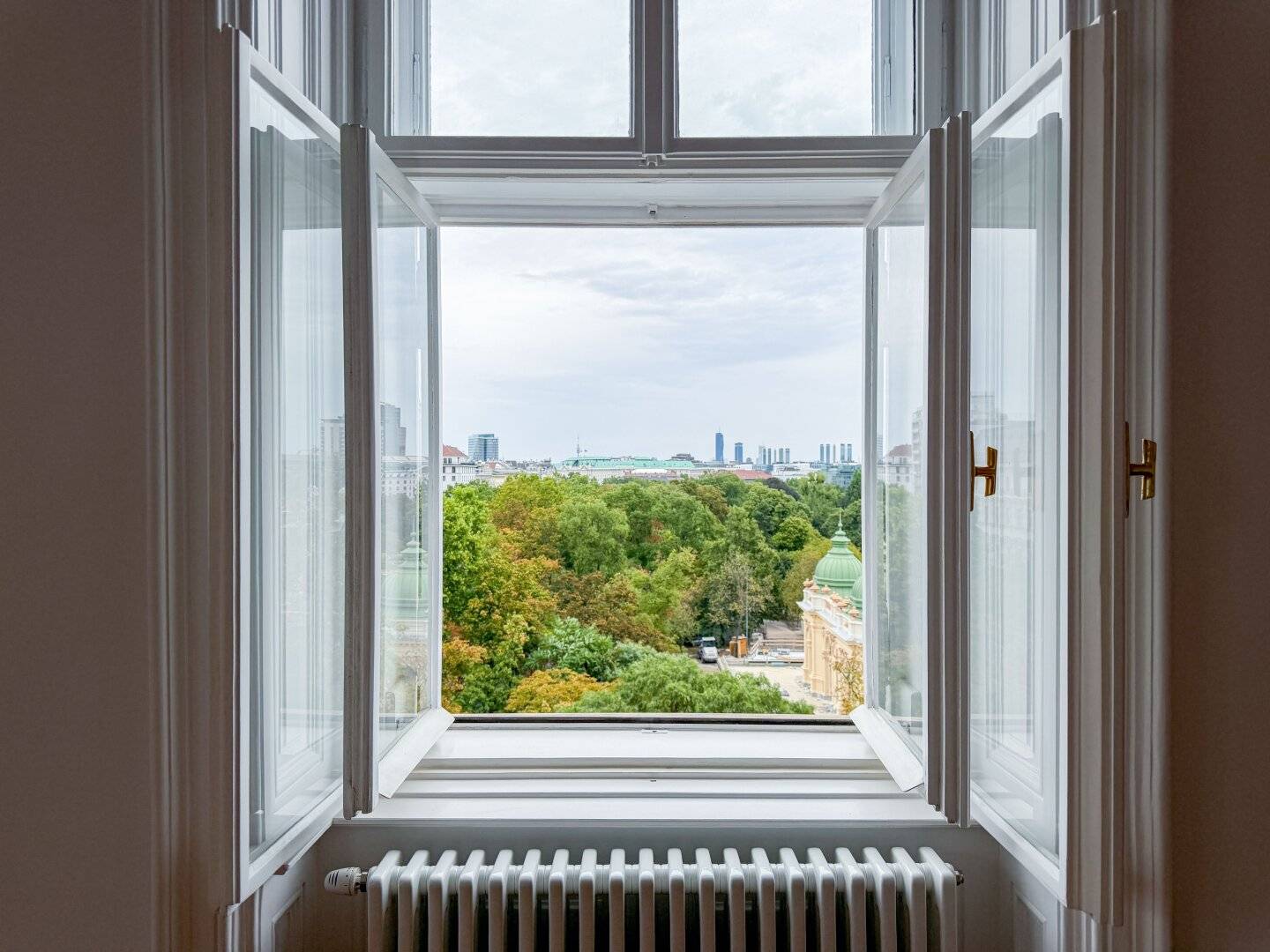 Prachtvoller Altbau mit Blick über den Stadtpark / Ring