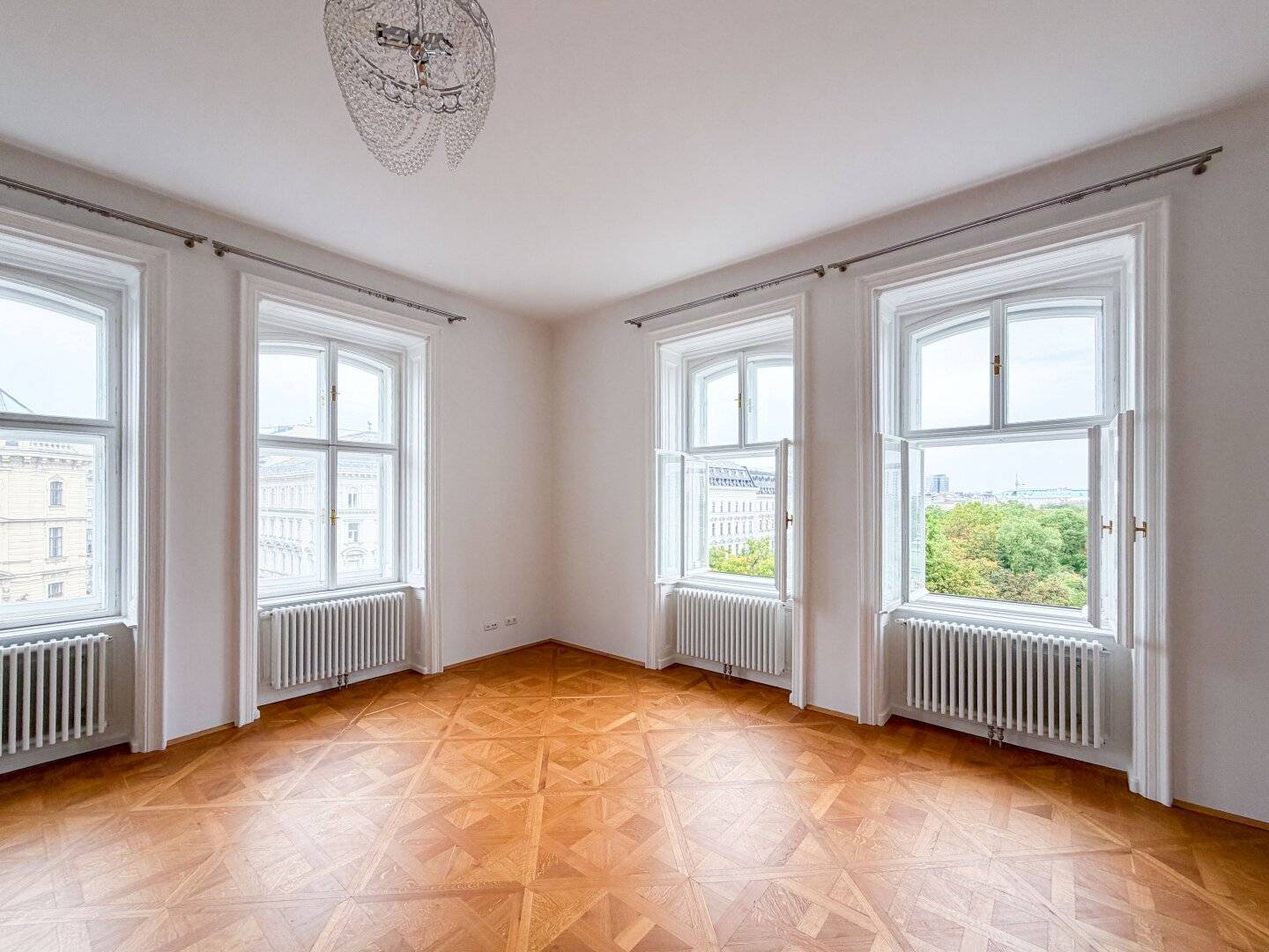Prachtvoller Altbau mit Blick über den Stadtpark / Ring