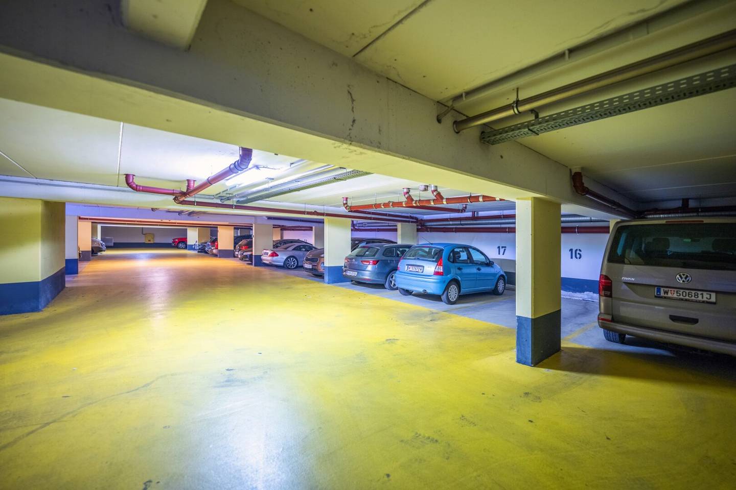 PROVISIONSFREI! Heller Tiefgaragenstellplatz in gepflegter Garage – komfortabel &amp; sicher!
