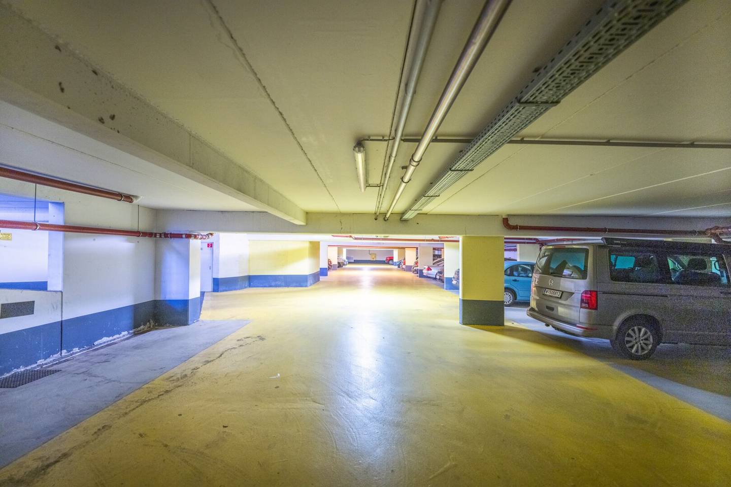 PROVISIONSFREI! Heller Tiefgaragenstellplatz in gepflegter Garage – komfortabel &amp; sicher!
