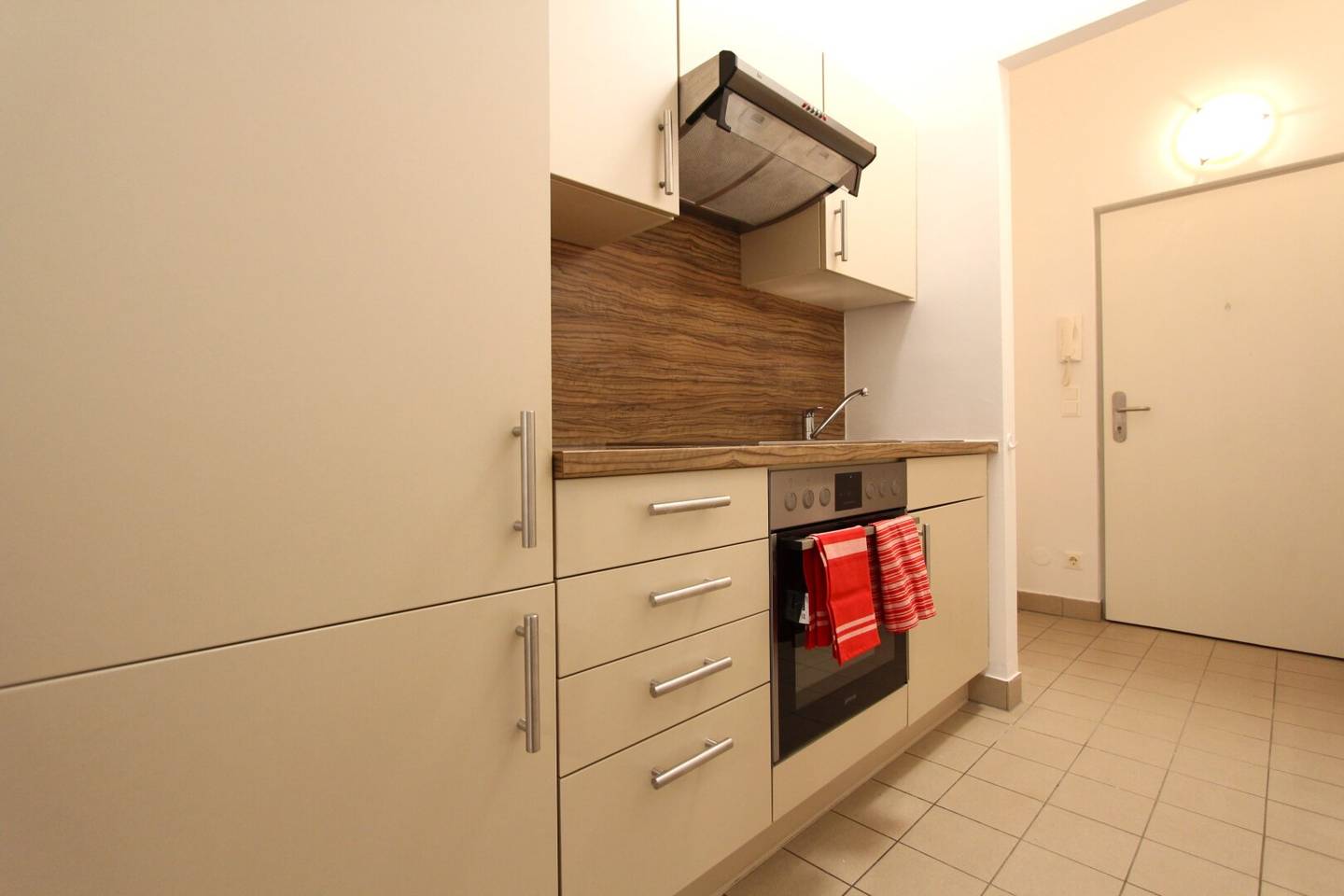 Short-term rental! Newly furnished, charming 1-room apartment in the heart of Favoriten!