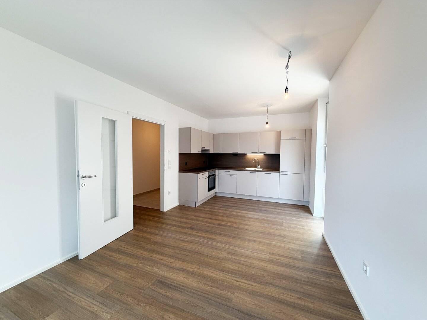 Lieboch! Traumhafte Neubau-Balkonwohnung – Großer Balkon | 2 TG-Plätze | Provisionsfrei!