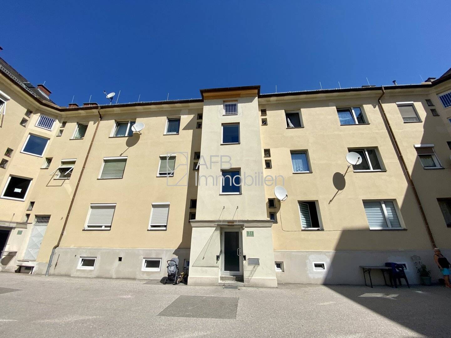 2.5-room cooperative apartment in central Eggenberg