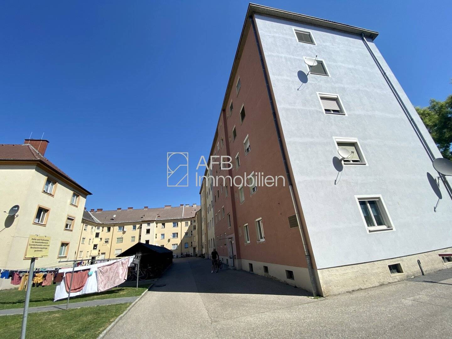 2.5-room cooperative apartment in central Eggenberg