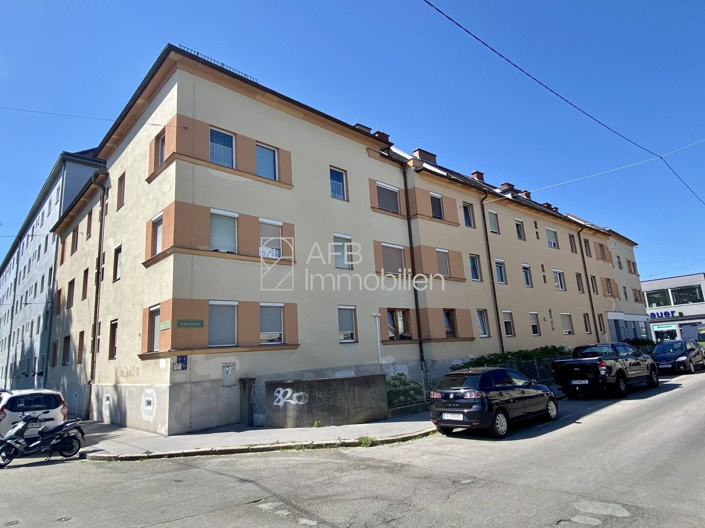 2.5-room cooperative apartment in central Eggenberg
