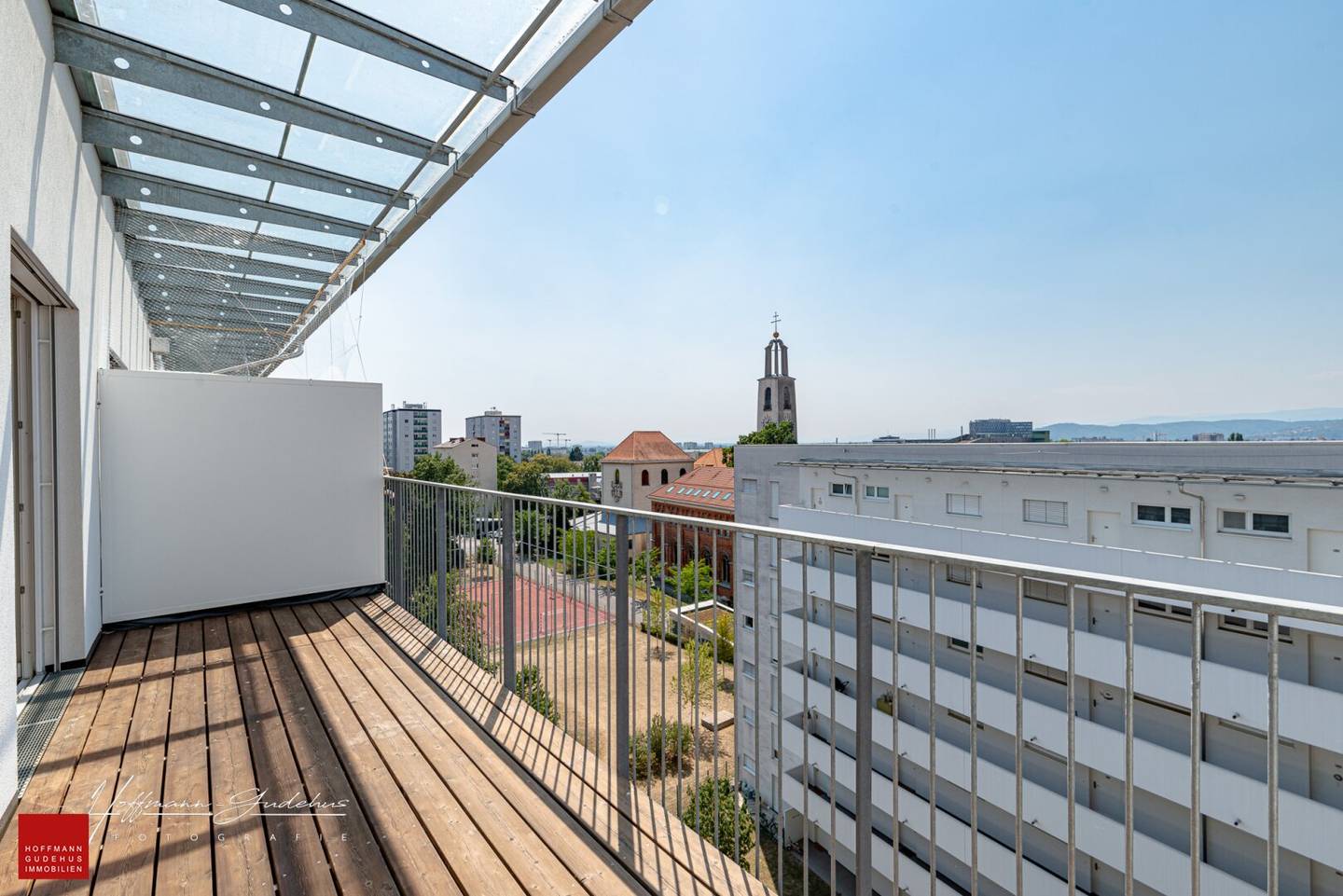Sunny 2-room apartment with balcony