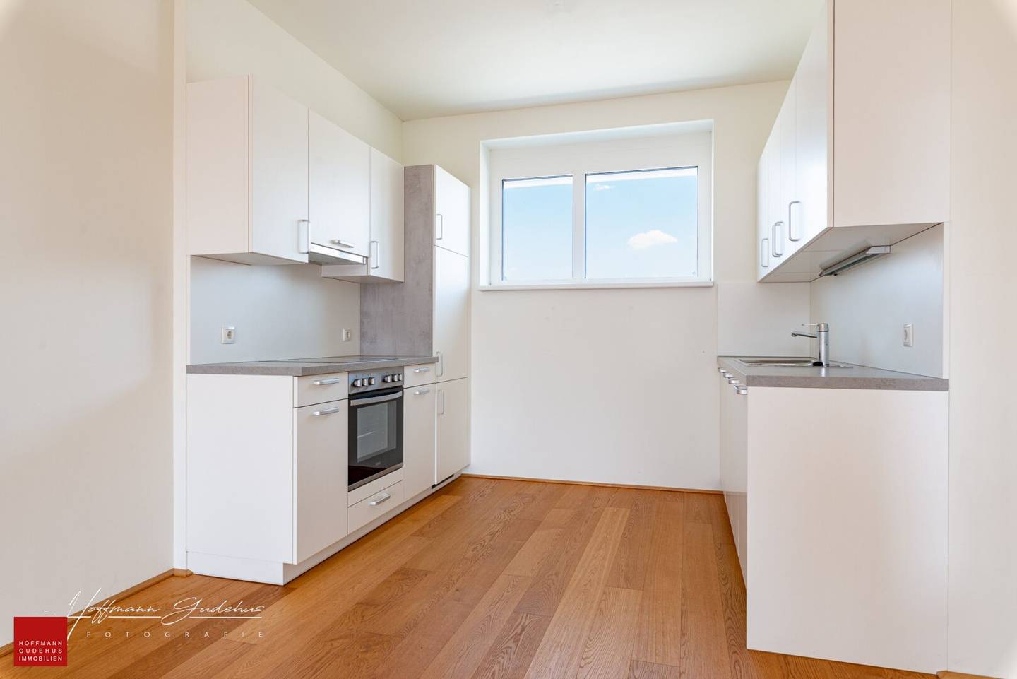 Sunny 2-room apartment with balcony