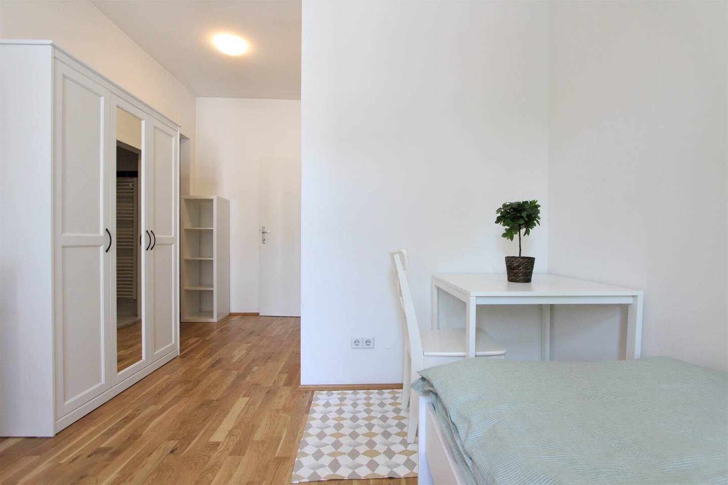 Short-term rental Modern furnished bright 1-room apartment