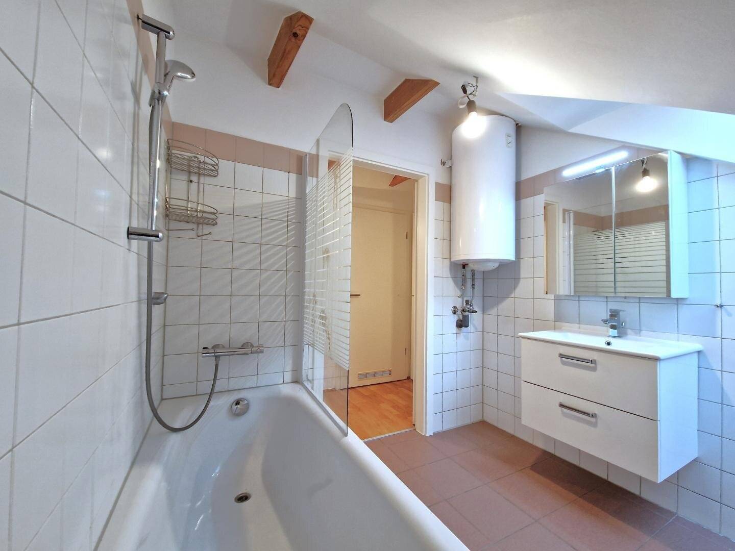 Top investment opportunity in Graz-Gösting: Rented 3-room apartment under 1,900 €/m²