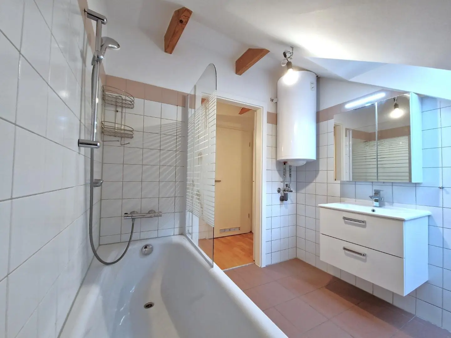 Top investment opportunity in Graz-Gösting: Rented 3-room apartment under 1,900 €/m²
