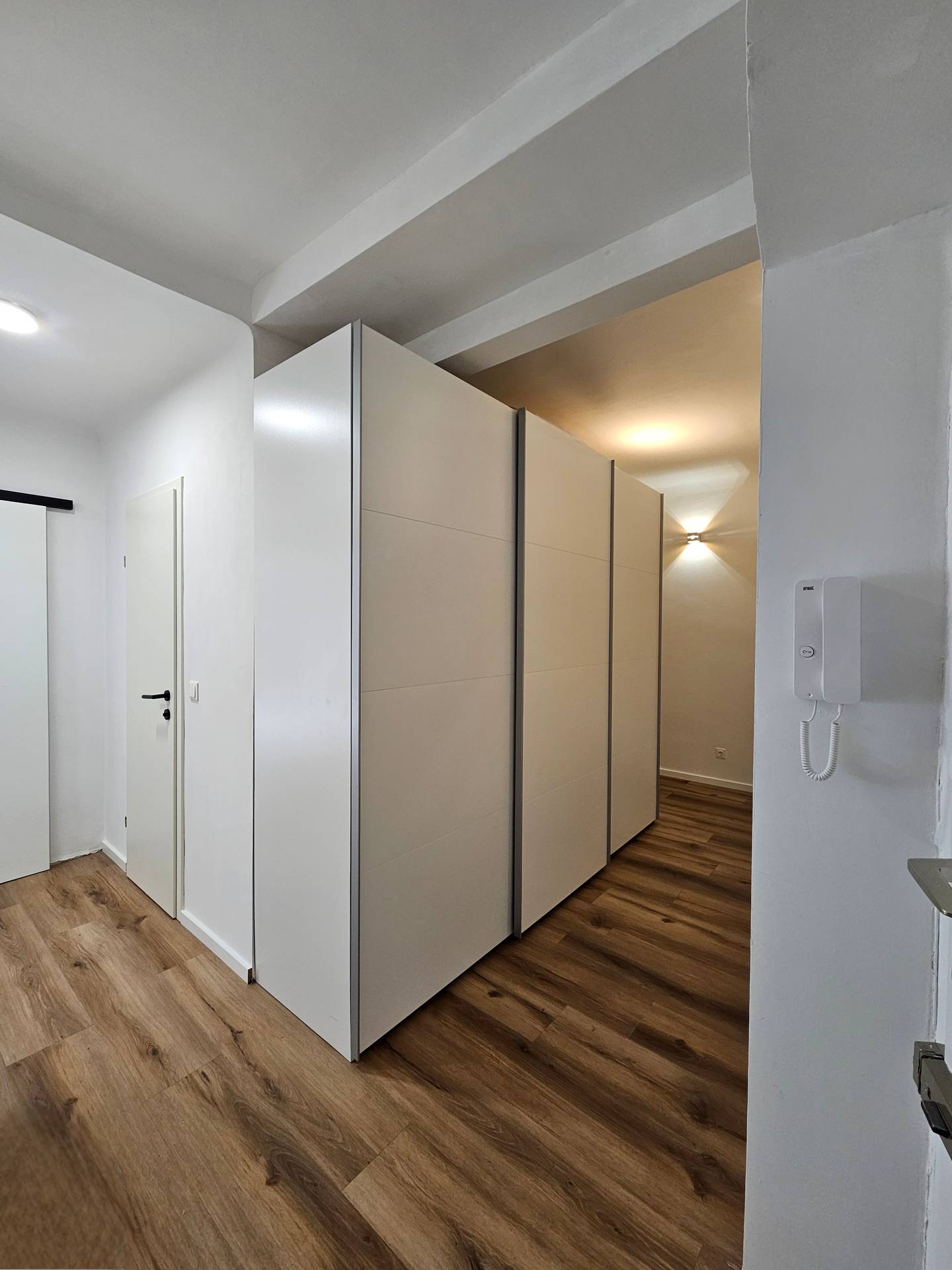 Bright Wohnung on top floor with lift and open kitchen