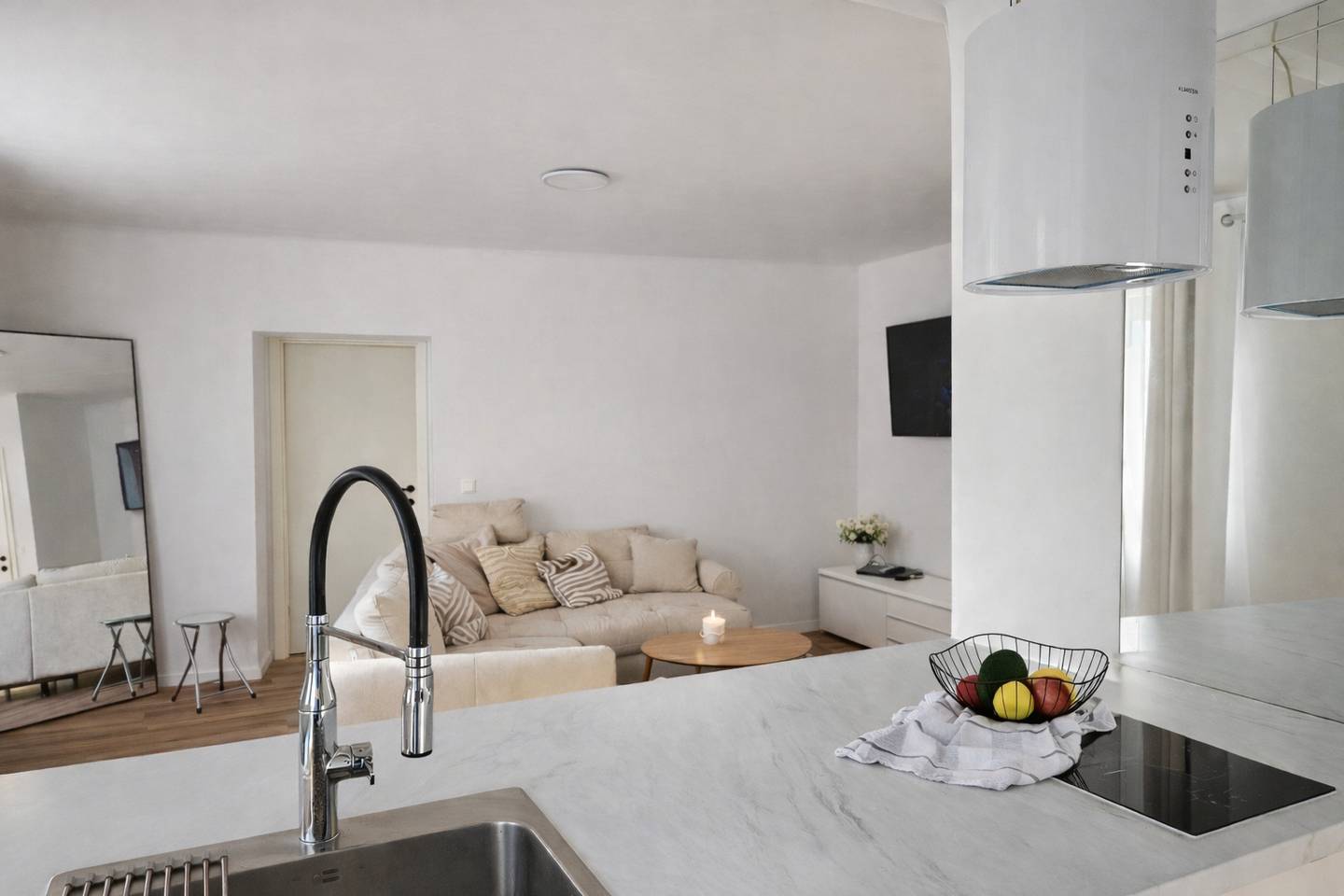 Bright Wohnung on top floor with lift and open kitchen