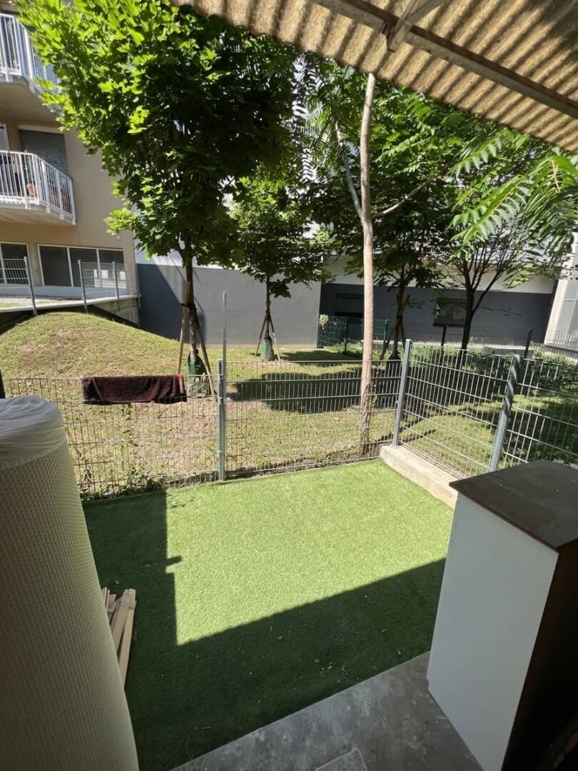 TOP offer for craftsmen - 30m2 ground floor apartment with small garden - very good location - renovate yourself and save money!