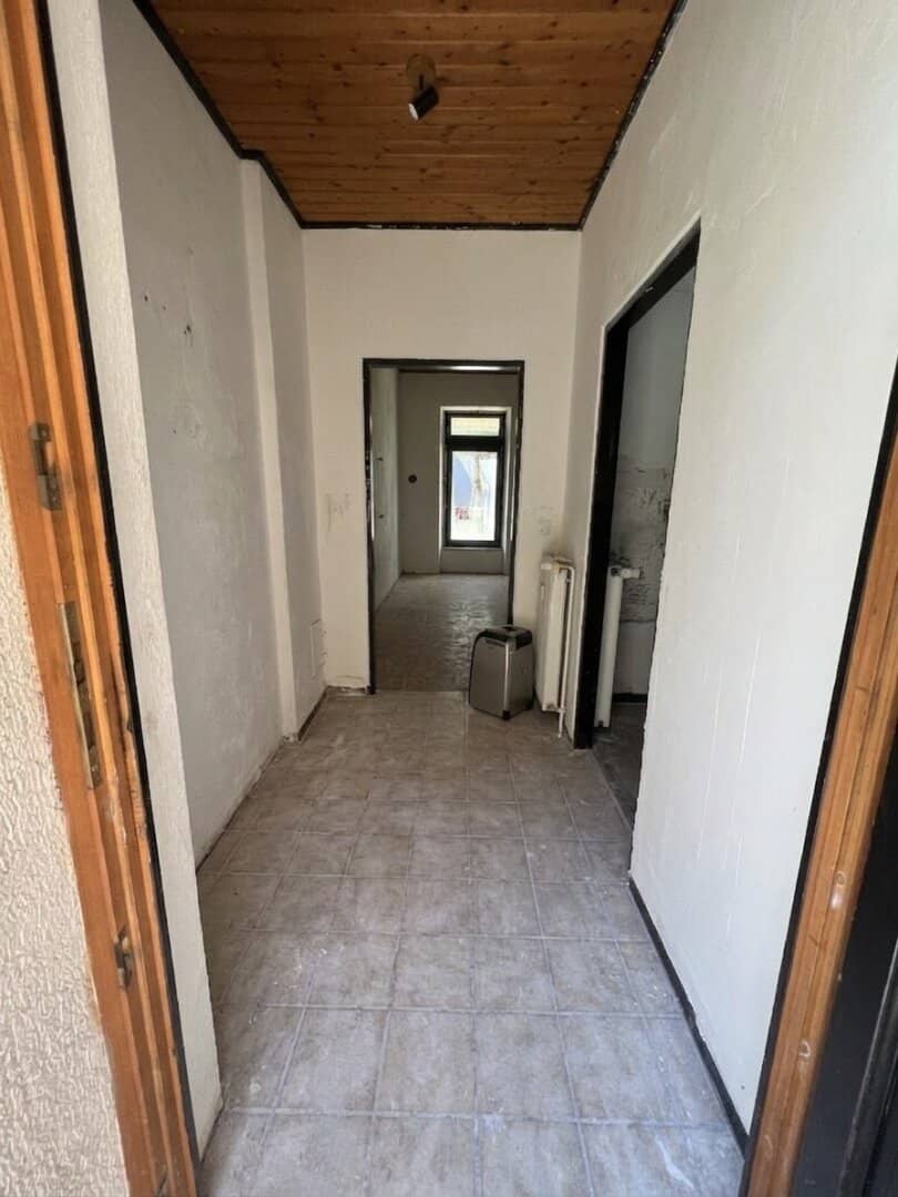 TOP offer for craftsmen - 30m2 ground floor apartment with small garden - very good location - renovate yourself and save money!