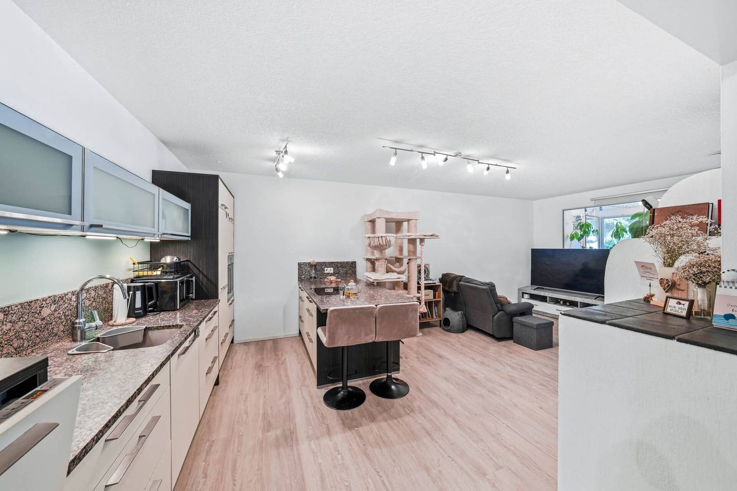 Sunny apartment with loggia and green view in a quiet location