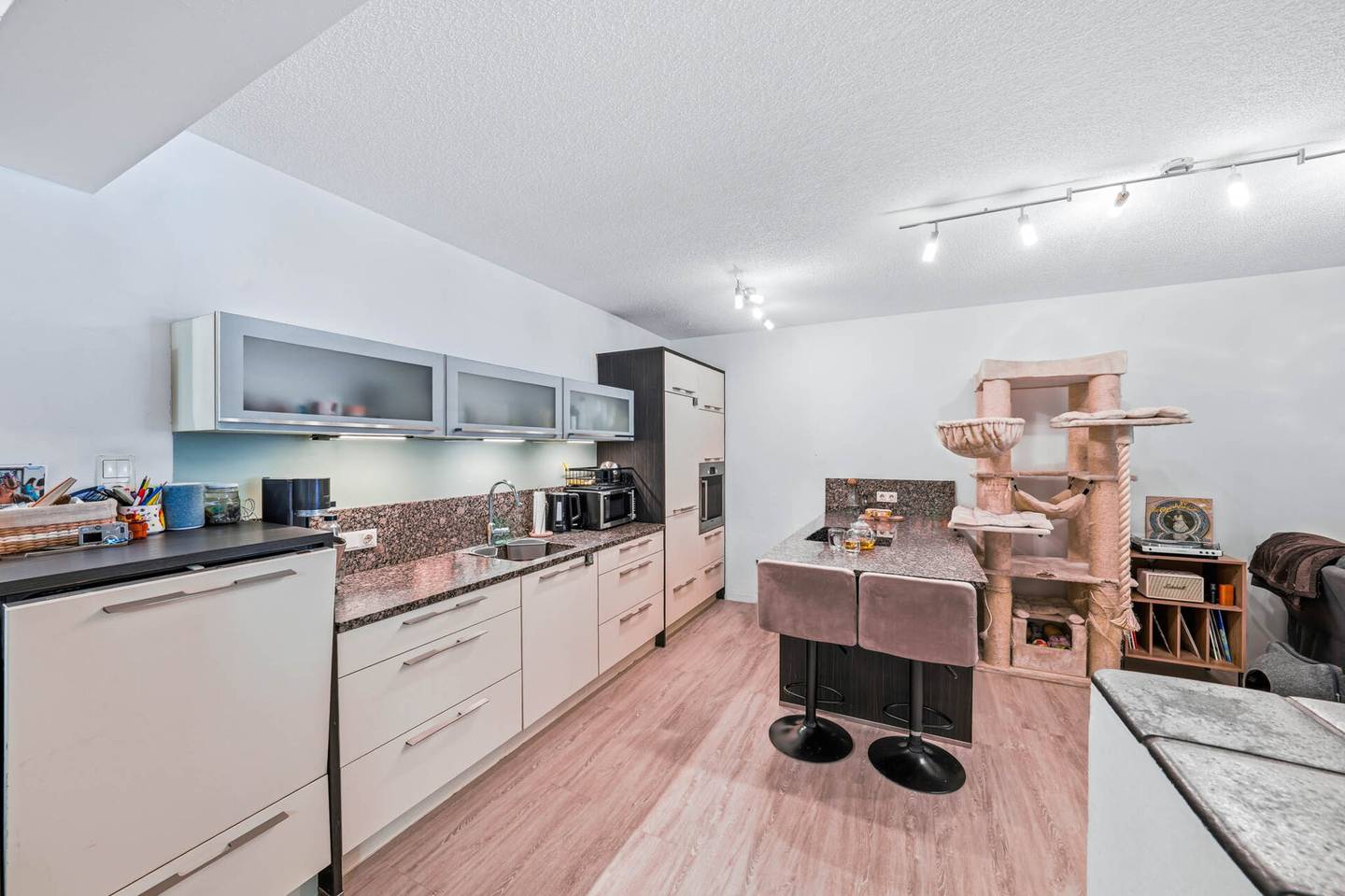 Sunny apartment with loggia and green view in a quiet location