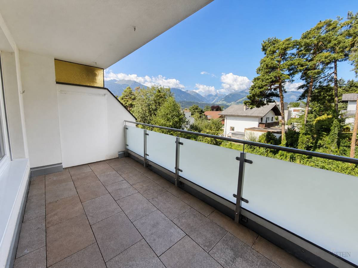 Sanierungsbedürftige Maisonettewohnung mit Westloggia und Bergblick