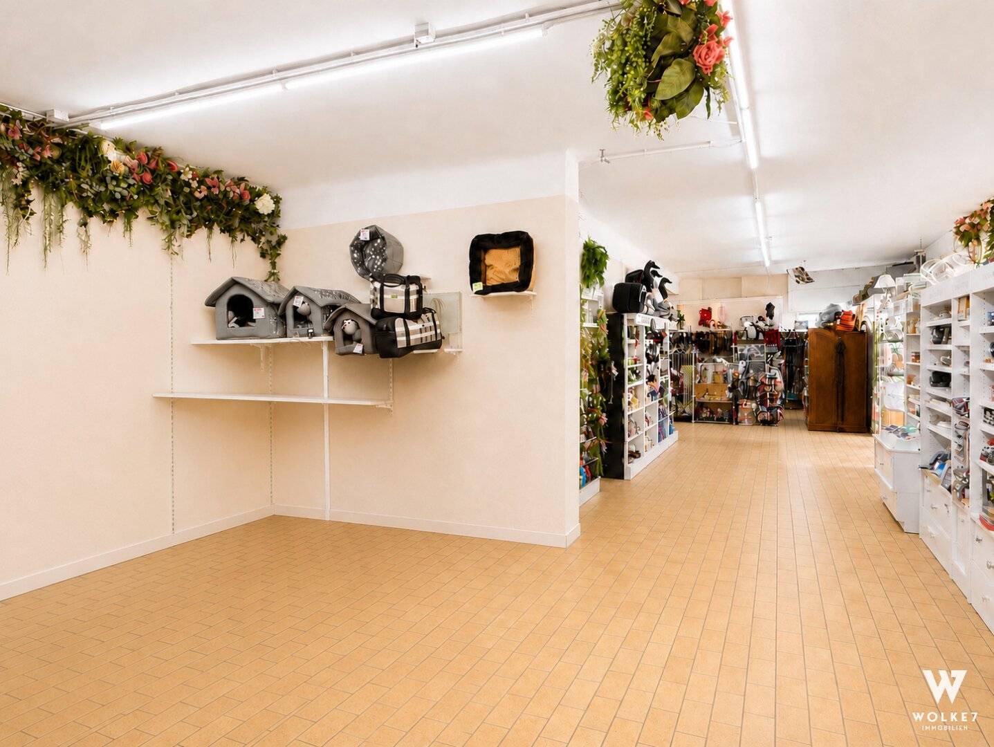 Versatile income property with development potential | 5 minutes by car to Schönbrunn | BK II, 10.5m