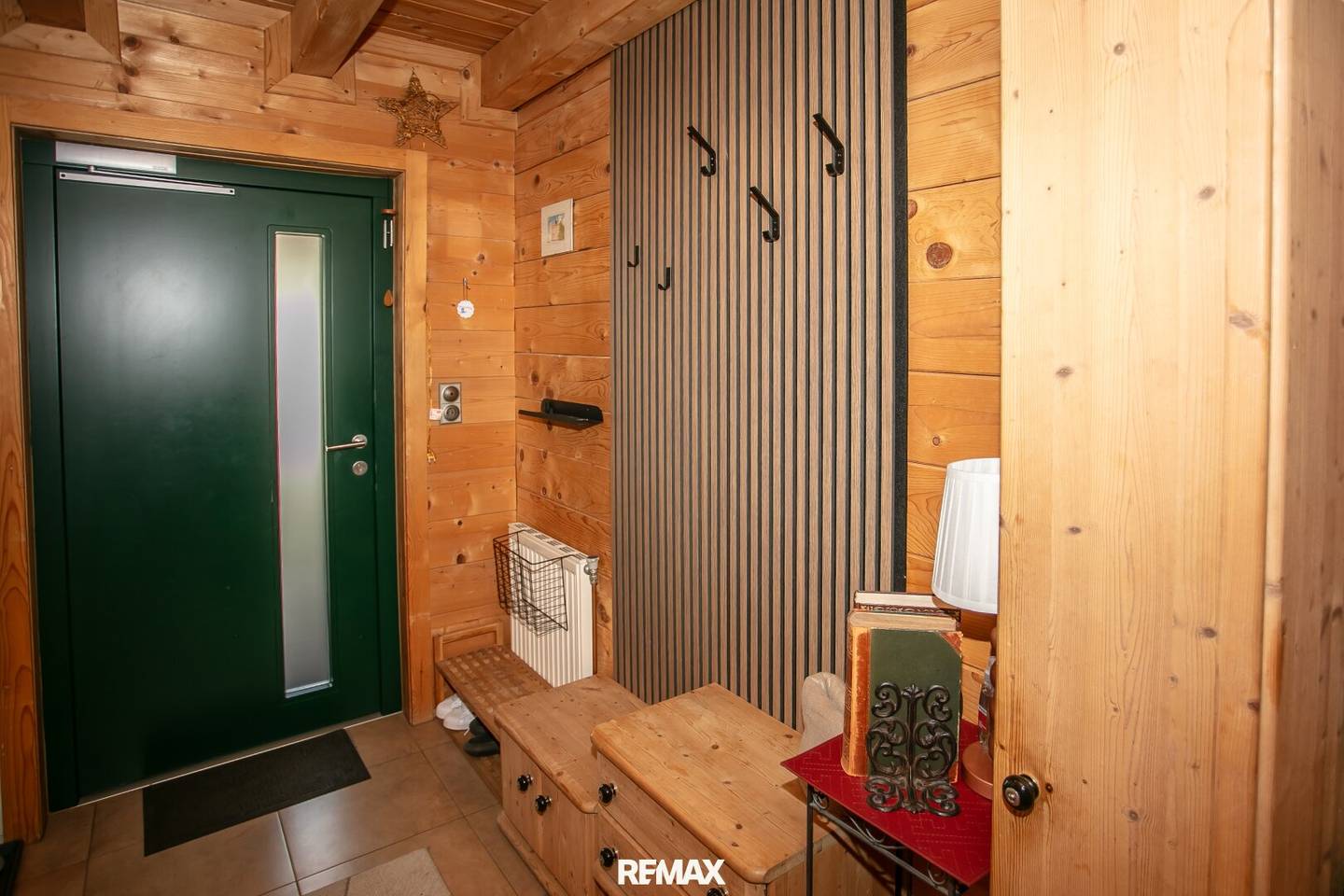 Naturnah wohnen mit vielfältigen Nutzungsmöglichkeiten – charmantes Holzblockhaus mit Wintergarten und Sauna in Stratzing