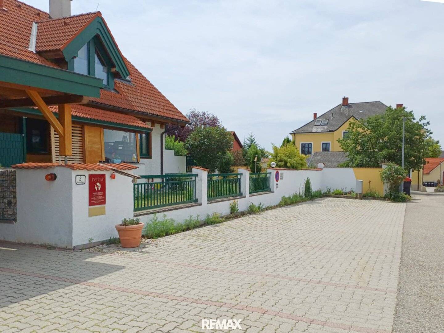 Naturnah wohnen mit vielfältigen Nutzungsmöglichkeiten – charmantes Holzblockhaus mit Wintergarten und Sauna in Stratzing
