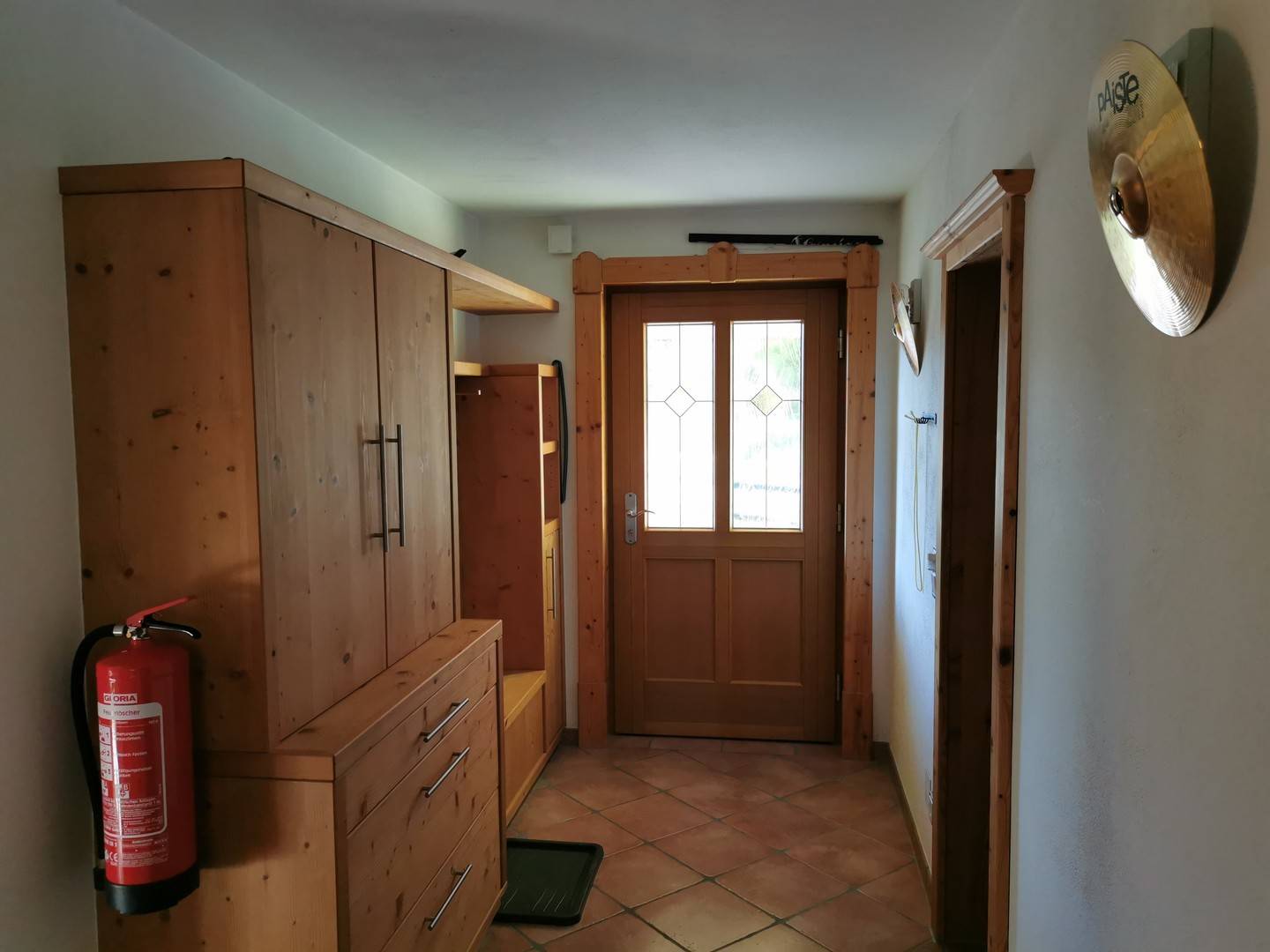 Erdgeschosswohnung with sunny terrace garden and carport
