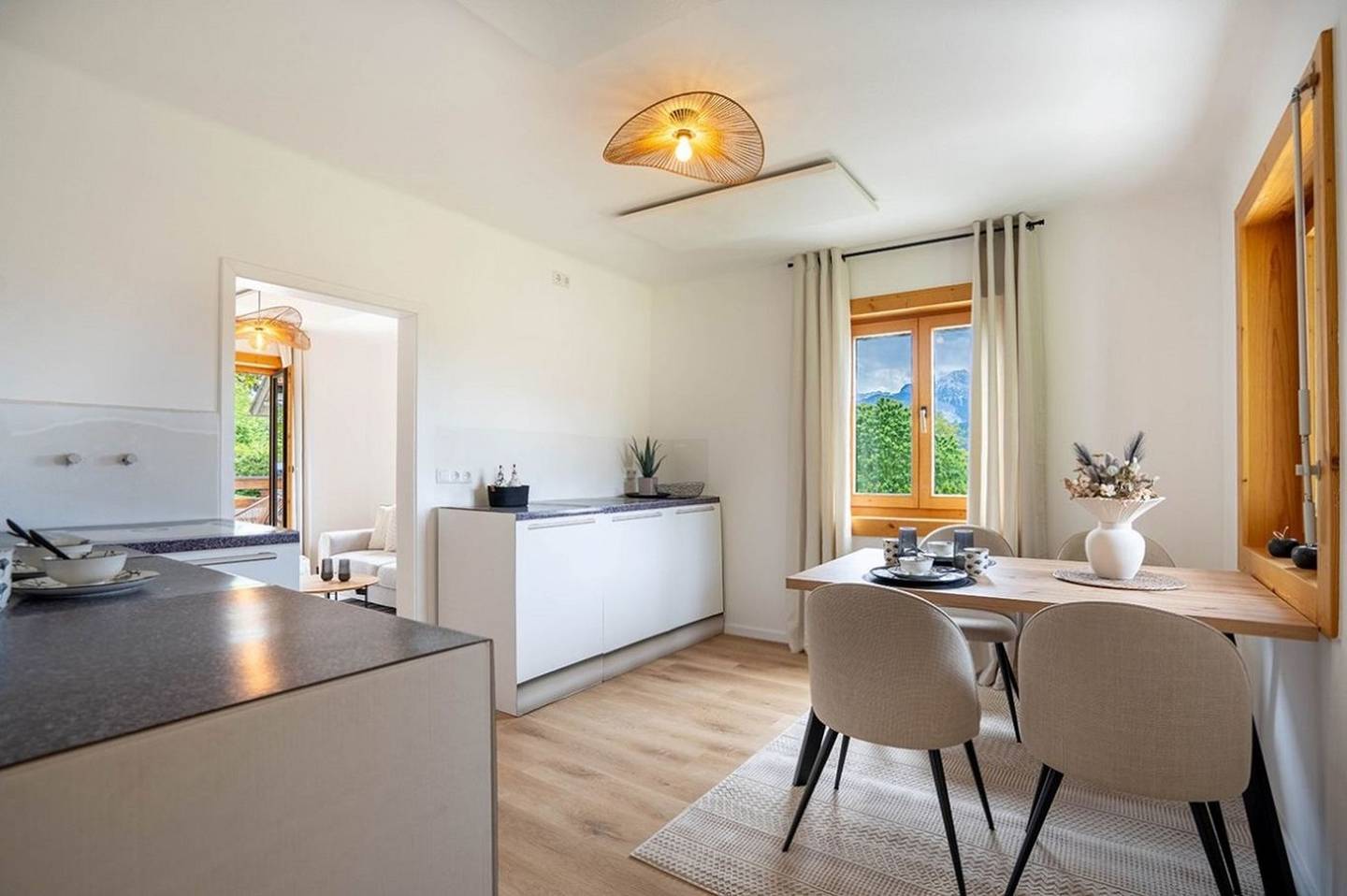 Sonnige Familienwohnung mit Garten und Bergblick