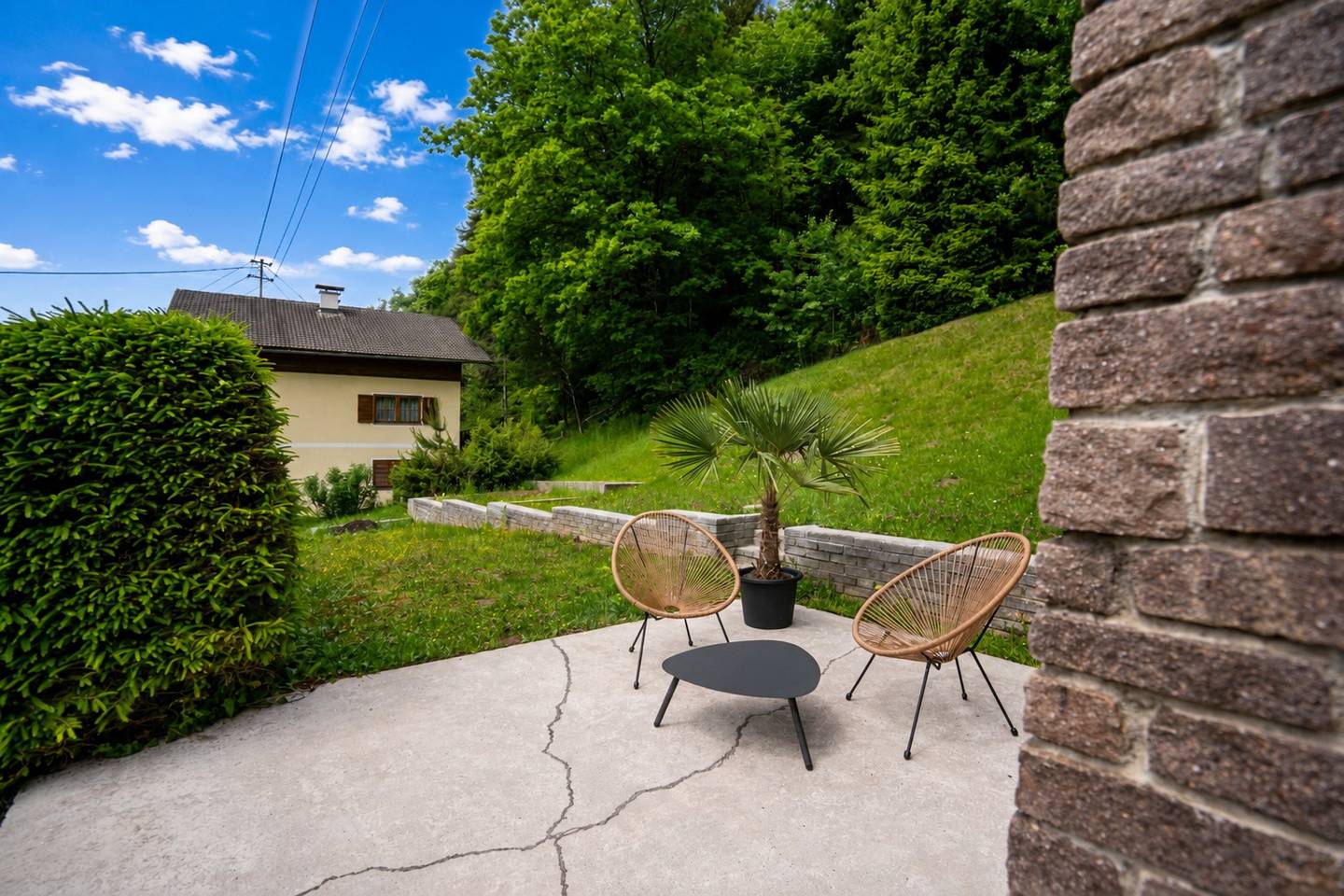 Sonnige Familienwohnung mit Garten und Bergblick
