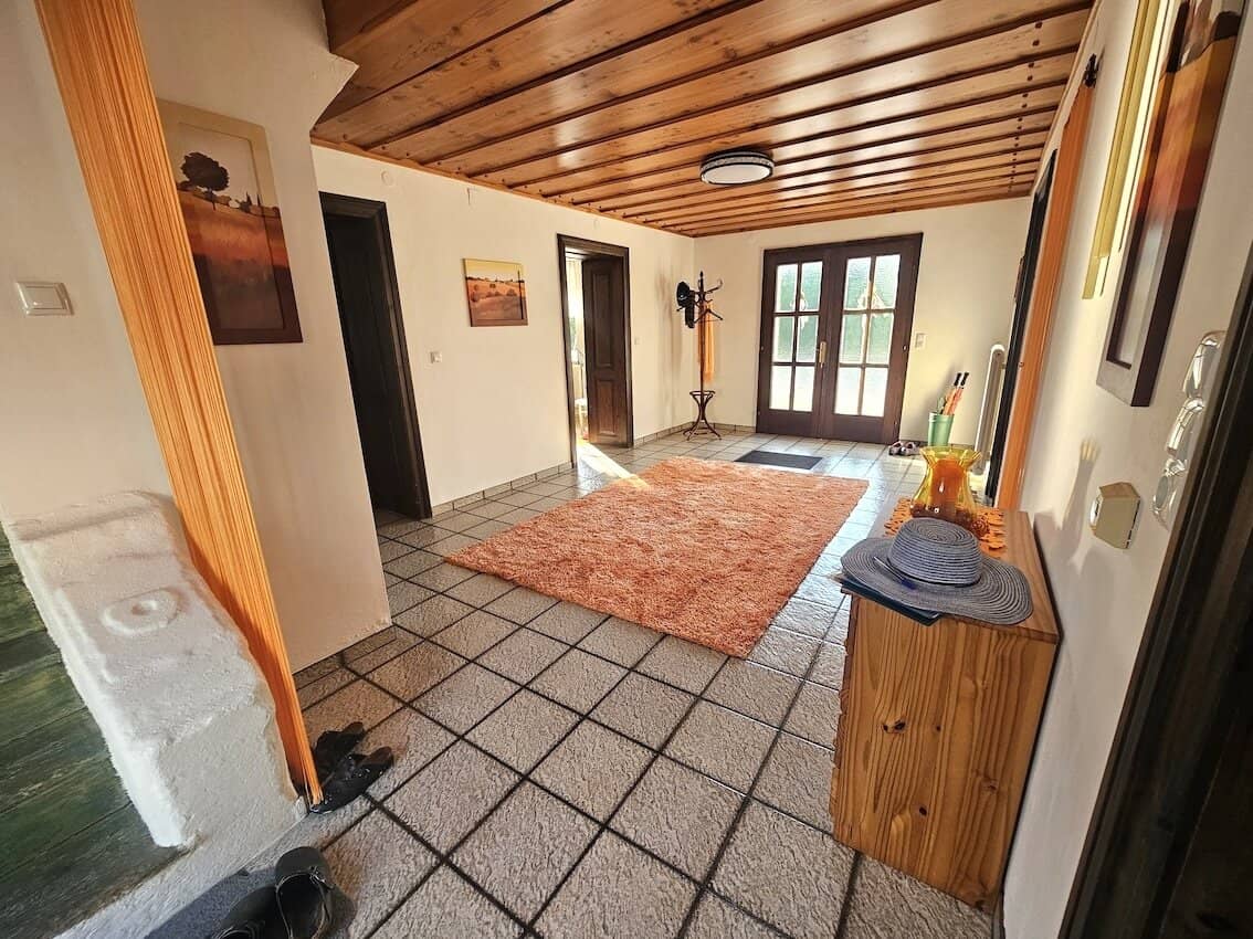 Liebevoll gepflegtes und möbliertes Familienwohnhaus / Landhaus samt Garagen in Mauer zu verkaufen