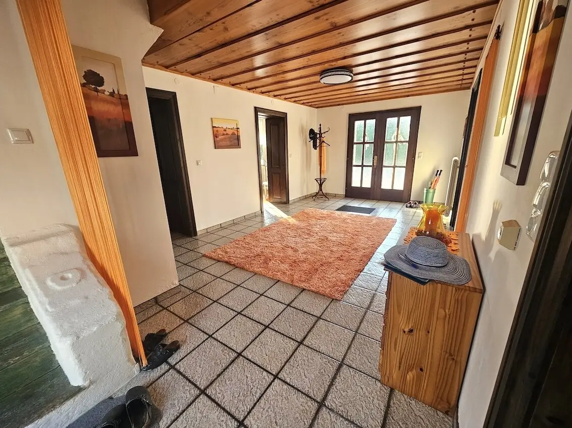 Liebevoll gepflegtes und möbliertes Familienwohnhaus / Landhaus samt Garagen in Mauer zu verkaufen