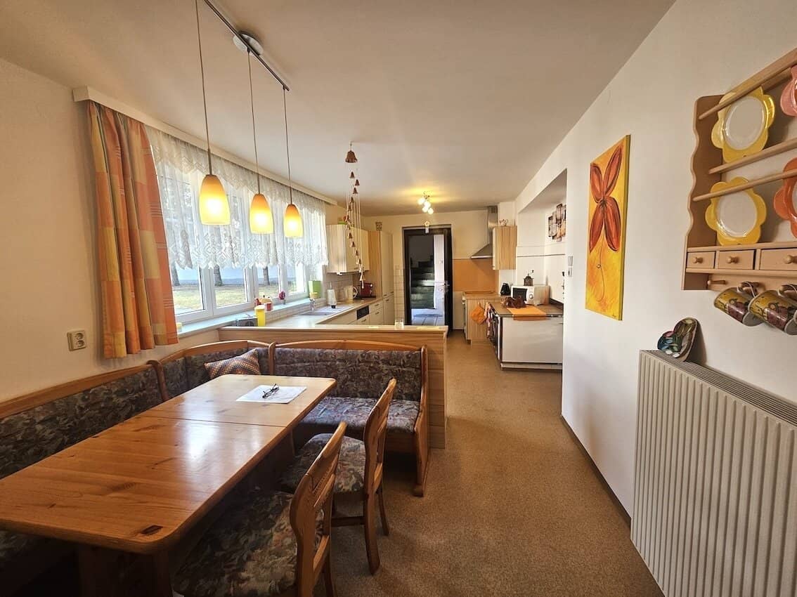 Liebevoll gepflegtes und möbliertes Familienwohnhaus / Landhaus samt Garagen in Mauer zu verkaufen