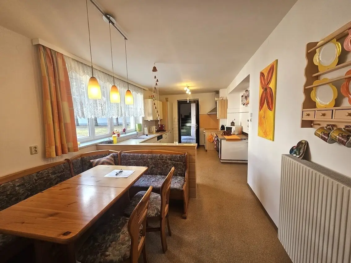 Liebevoll gepflegtes und möbliertes Familienwohnhaus / Landhaus samt Garagen in Mauer zu verkaufen