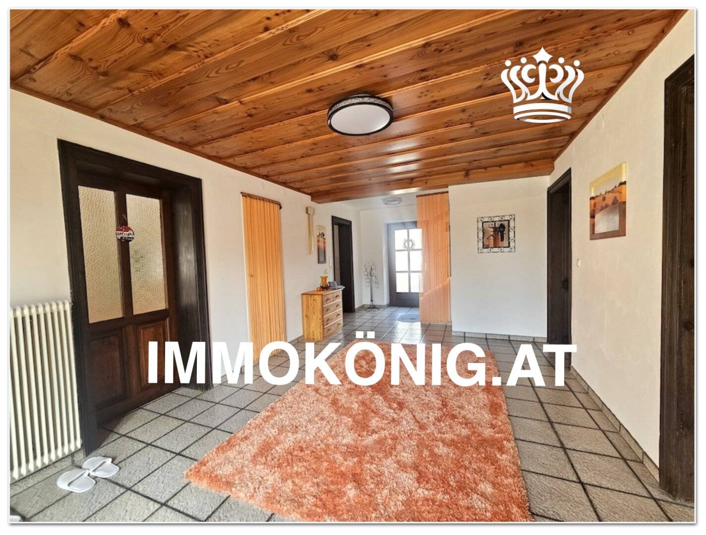Lovingly maintained and furnished family house country house with garages for sale in Mauer