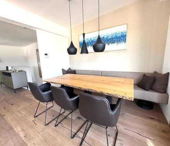 Exclusive Penthouse Maisonette with Panorama Terrace, Designer Fixtures and 3 Carports in Mils