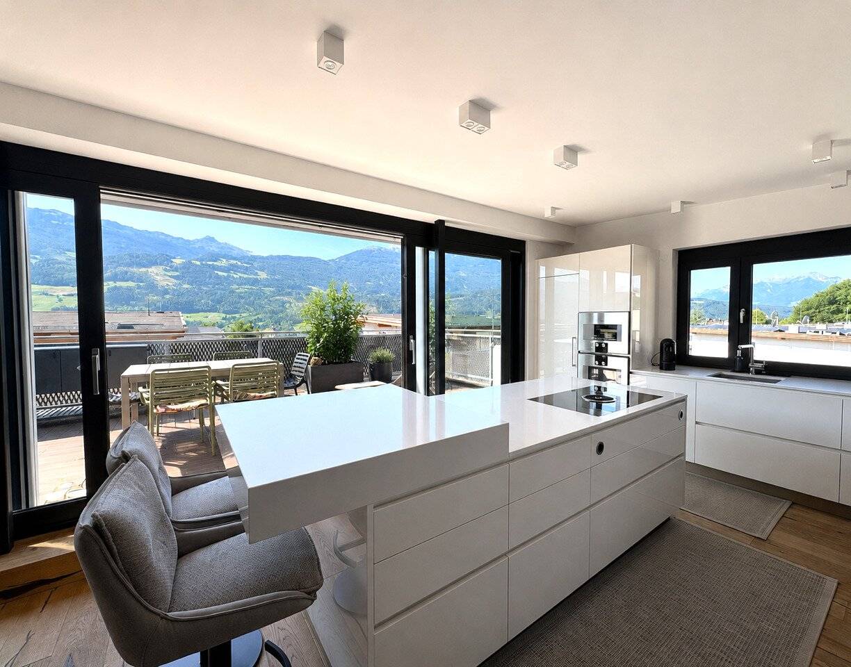 Exclusive Penthouse Maisonette with Panorama Terrace, Designer Fixtures and 3 Carports in Mils