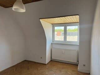 Apartment in need of renovation in 8010 Graz – top price € 115,000 – Fifth floor without elevator, very good city centre location, very good infrastructure, with cellar storage, communal garden and bicycle parking in the courtyard
