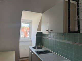 Apartment in need of renovation in 8010 Graz – top price € 115,000 – Fifth floor without elevator, very good city centre location, very good infrastructure, with cellar storage, communal garden and bicycle parking in the courtyard