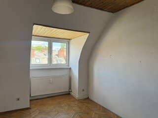 Apartment in need of renovation in 8010 Graz – top price € 115,000 – Fifth floor without elevator, very good city centre location, very good infrastructure, with cellar storage, communal garden and bicycle parking in the courtyard