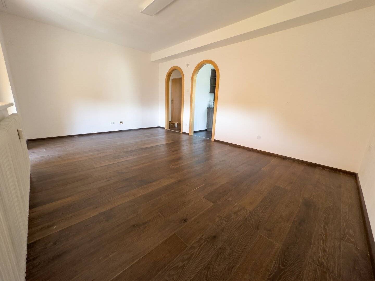 Immediately available – Spacious 3-room apartment with balcony and parking in Maria Enzersdorf