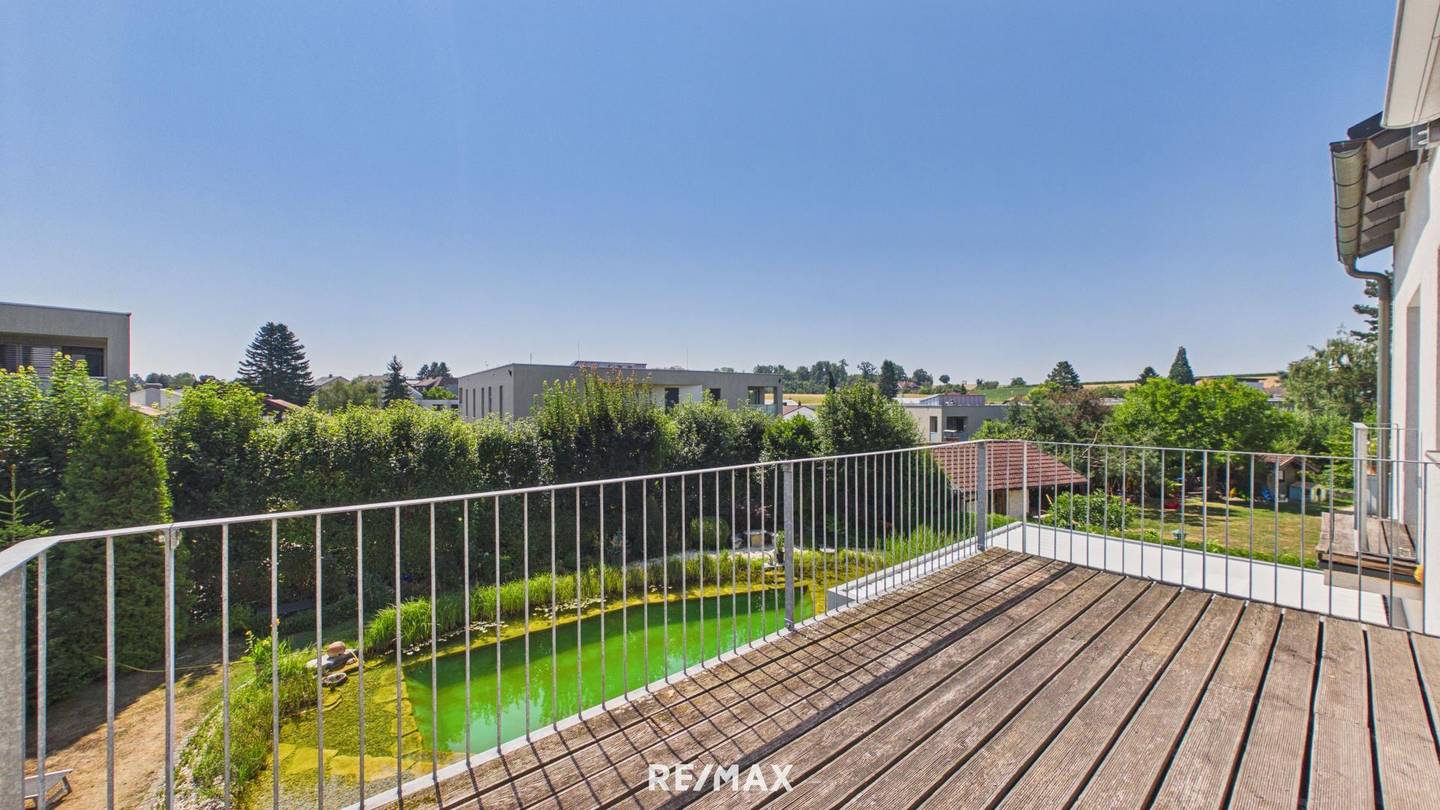 Maisonettewohnung with photovoltaic system and air conditioning