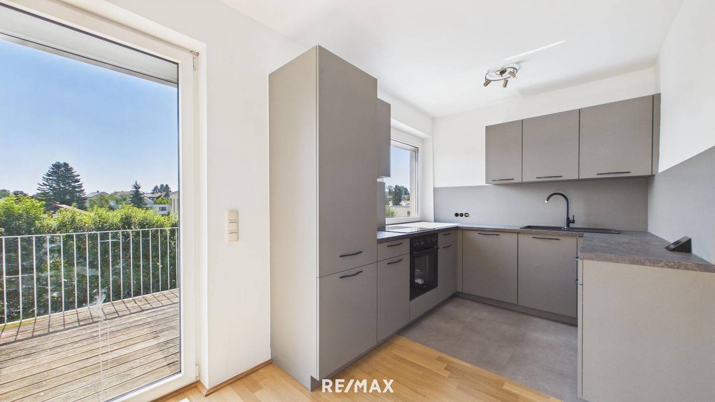 Maisonettewohnung with photovoltaic system and air conditioning