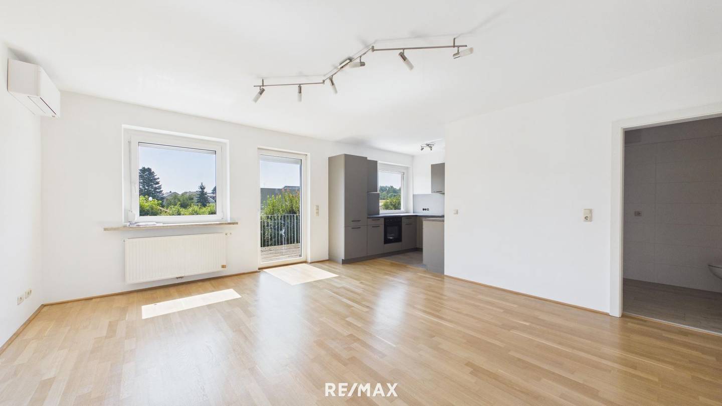 Maisonettewohnung with photovoltaic system and air conditioning