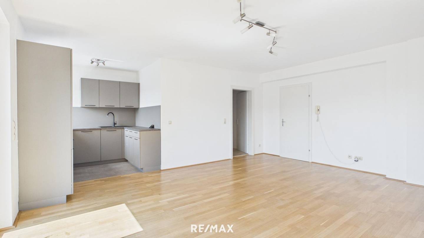 Maisonettewohnung with photovoltaic system and air conditioning