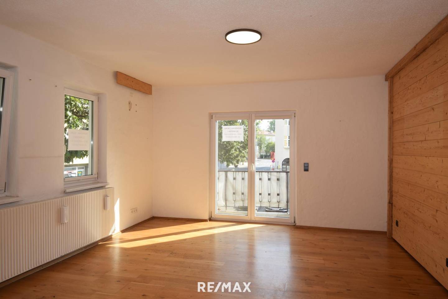 Zentrale teilmöblierte Wohnung mit Balkon